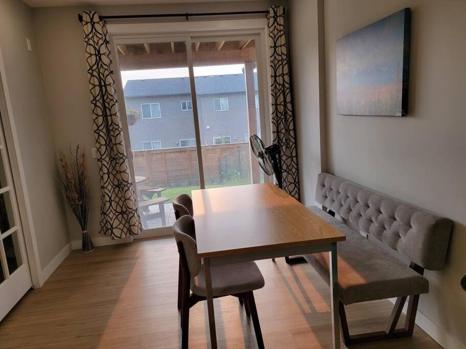 Lovelyn's Hub 2 Calgary